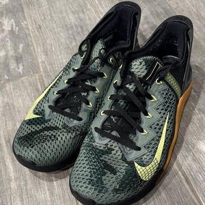 Nike Men's Metcon Black and Yellow Athletic Shoes